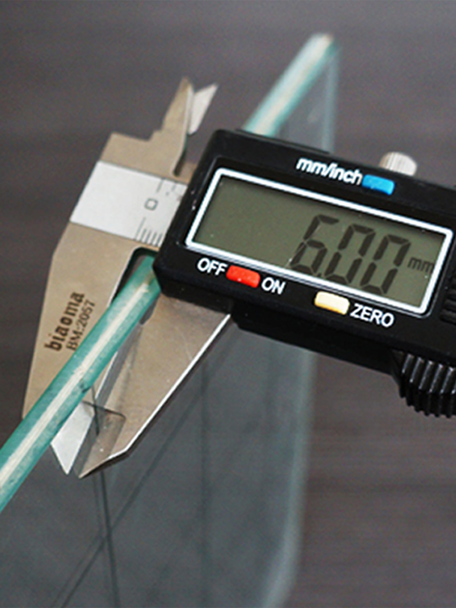 玻璃擋煙垂壁--夾絲玻璃 玻璃擋煙垂壁(夾絲玻璃)